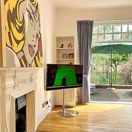Amazing Holidays Home With A Terrace London Exterior photo