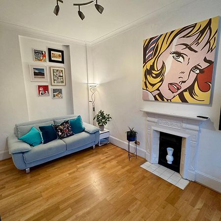 Amazing Holidays Home With A Terrace London Exterior photo