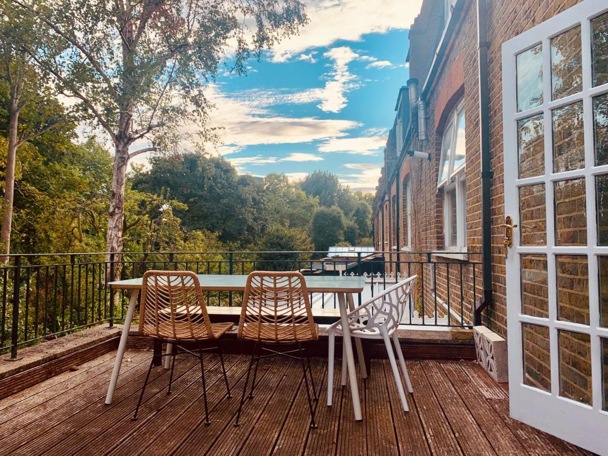 Amazing Holidays Home With A Terrace London Exterior photo