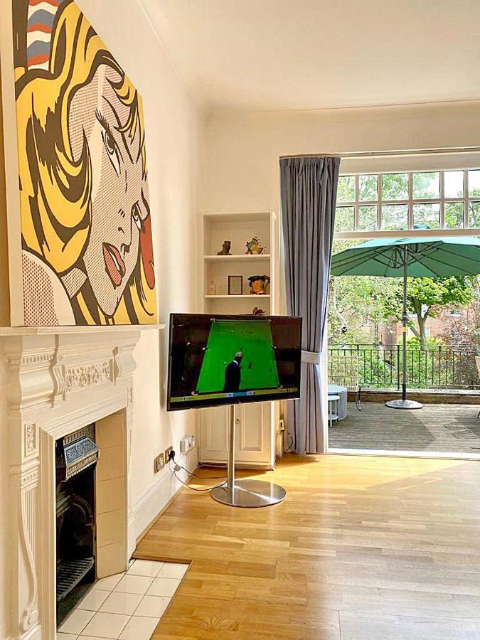 Amazing Holidays Home With A Terrace London Exterior photo