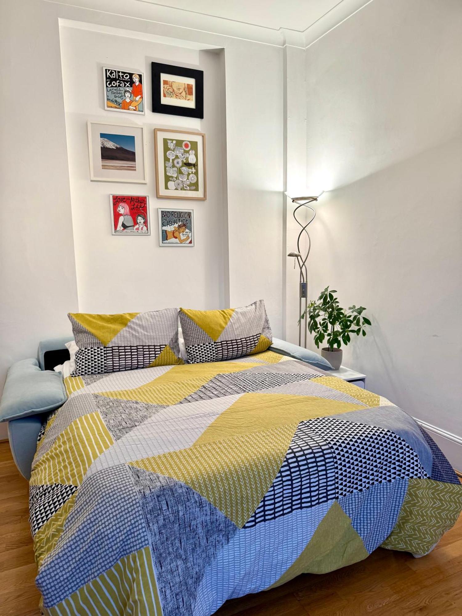 Amazing Holidays Home With A Terrace London Exterior photo